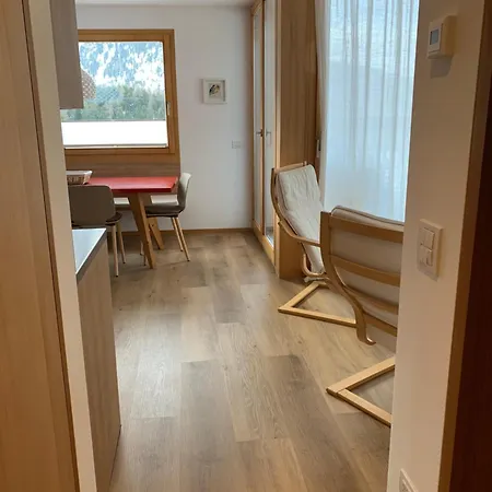 Chesa Chavriol 公寓 *